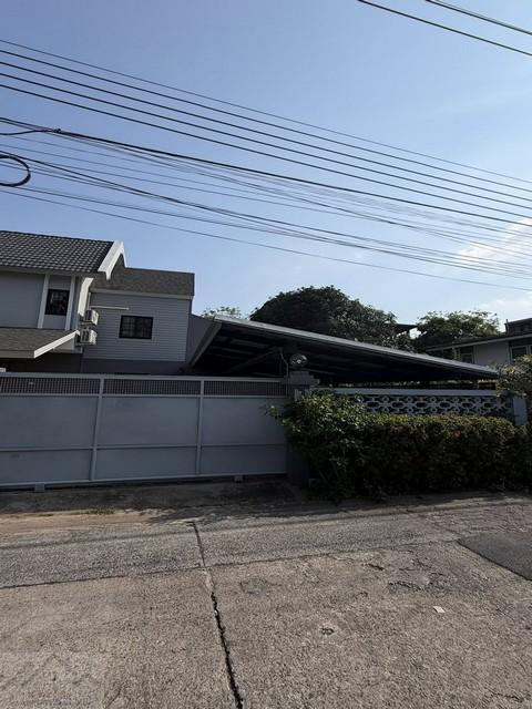 ให้เช่าบ้านเดี่ยว 5 ห้องนอน ซอยรัชดาภิเษก 32 บ้านสไตล์คอนกรีตผสมไม้ เงียบสงบ เป็นส่วนตัวสูง เดินทางสะดวก รัชดา ลาดพร้าว พระราม 9 2