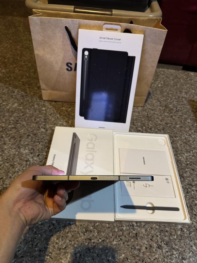 ขายSamsungTabS9FEสีGray128กิ๊กLTEใส่ซิมได้จอขาวจั๊วรีได้อัพได้ไม่ติดอะไรสภาพนี้หายากมากๆมีกล่องอีมี่ตรงถูกๆ 4