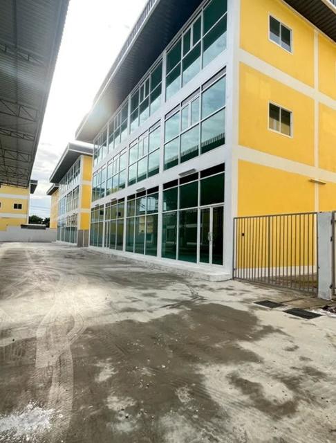 เดอะพาซิโอ พาร์ค 1.4 กม. ให้เช่าสำนักงาน 3 ชั้น 30 ตร.วา. 360 ตร.ม. คุณพ้ง พร้อมลานจอดรถกว้าง 3 นอน 3 น้ำ ถ.พุทธมณฑลสาย  7