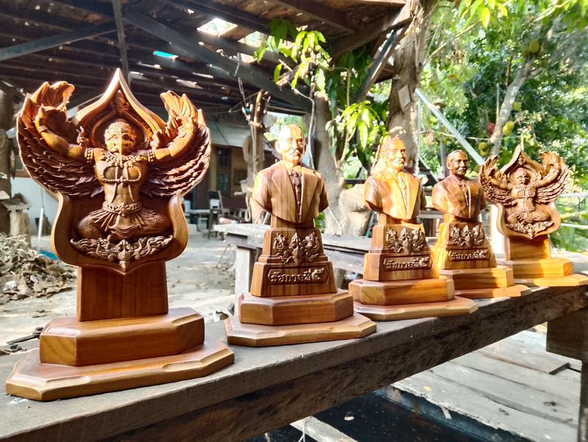 งานแกะสลักไม้ของที่ระลึก รูปที่ 9