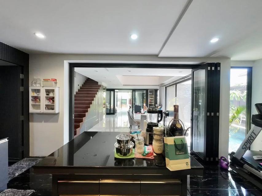 ขาย บ้านเดี่ยว 3 ชั้น สไตส์โมเดิร์น ซอยอินทระ 28 อายุบ้านเพียง 2 ปี 11