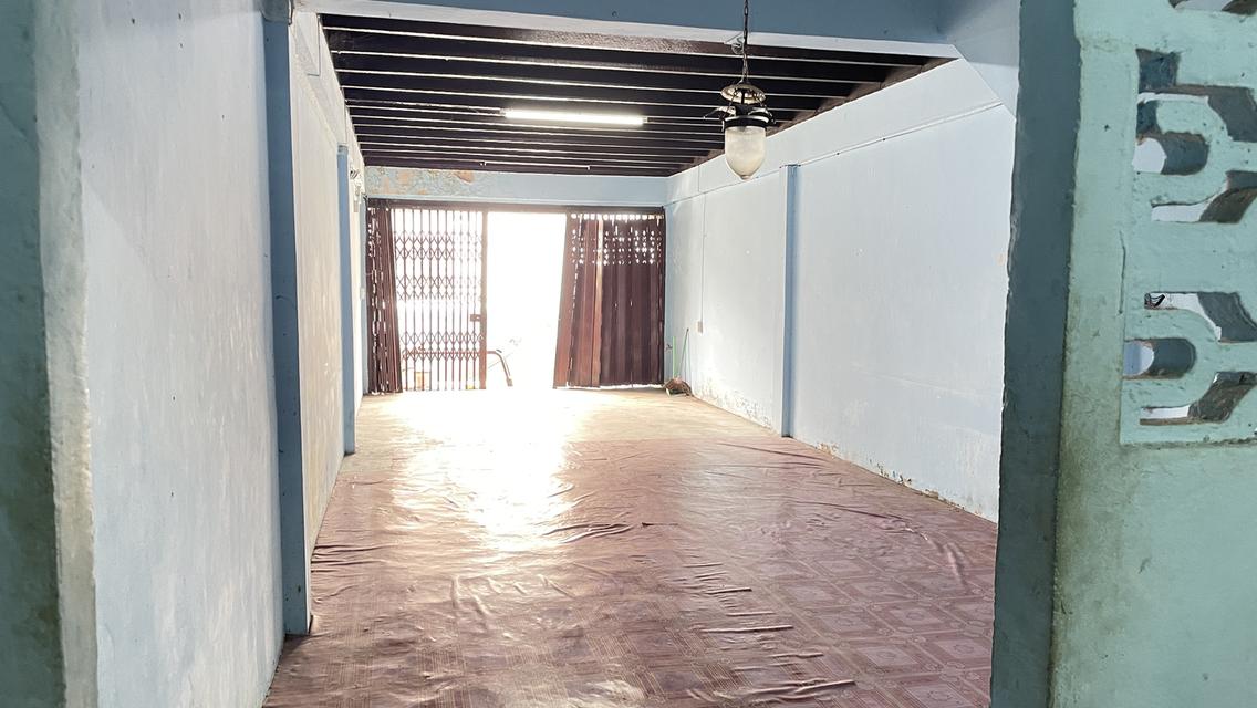 ขายบ้าน ตึกแถวอยู่ในซอย เอกชัย 40 ถ.เอกชัย เนื้อที่ 16 ตรว. ราคา 3 ล้านบาท 6