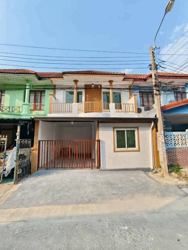 หมู่บ้านบัวทอง4  (คุณาภัทร) ถนนบ้านกล้วย-ไทรน้อยบางบัวทองทาวน์เฮ้าส์ 2 ชั้น รีโนเวทใหม่ พร้อมอยู่ ทำเลดี บ้านกล้วย–ไทรน้อย เดินทางสะดวก 1