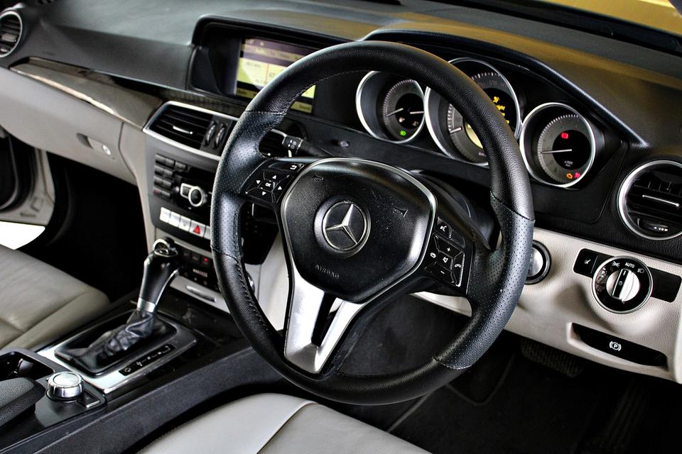 Mercedes-Benz C250 CGI Avantgarde Facelift (W204) ปี 2012 สีเทา รูปที่ 11