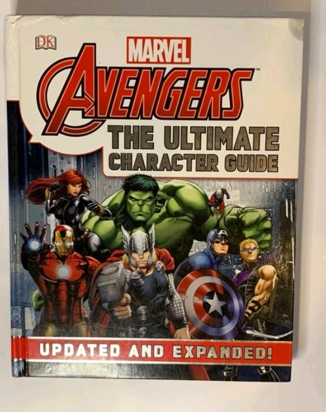 Marvel Avengers The Ultimated Character Guide สภาพดี 90%