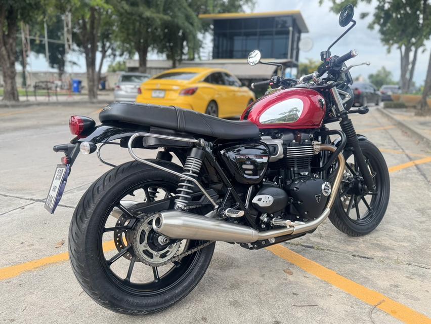 Triumph speed stwin 900