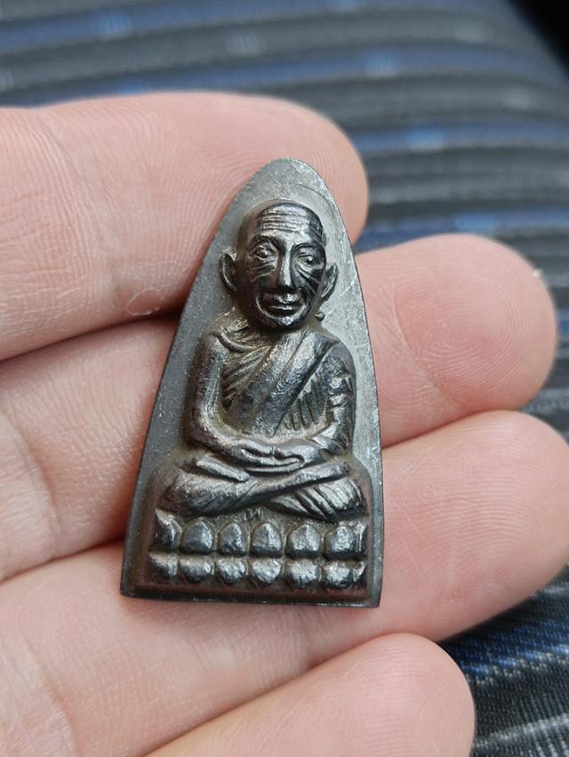 เหรียญหลวงปู่ทวดรุ่นตัวหนังสือใหญ่ปี 05