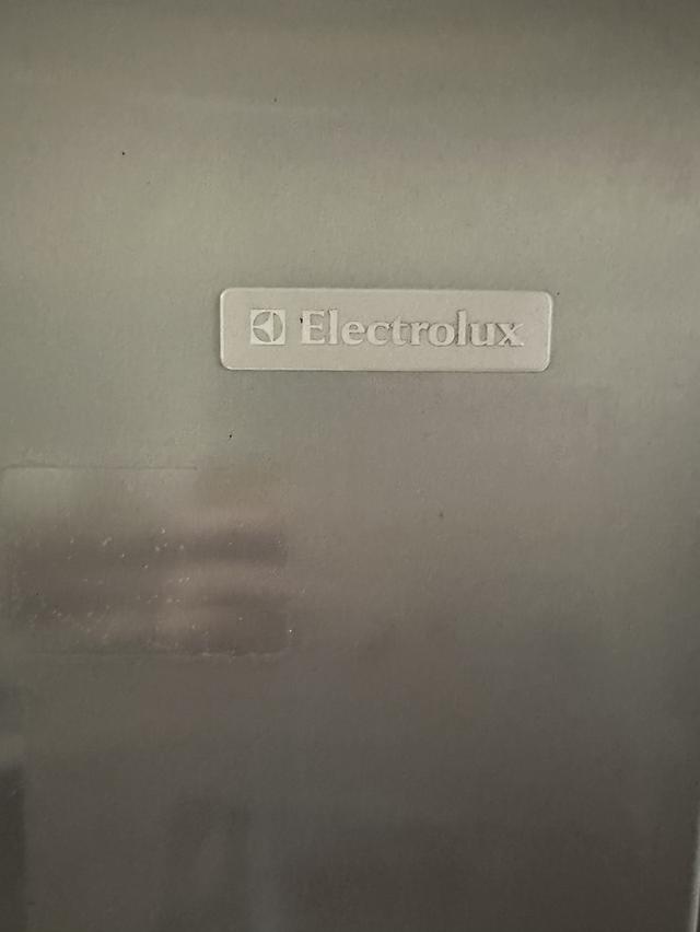ตู้เย็น Electrolux รุ่น ESE5687SB-TH มือสอง รูปที่ 5