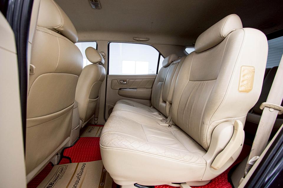 TOYOTA FORTUNER 2.7 V 2009  9