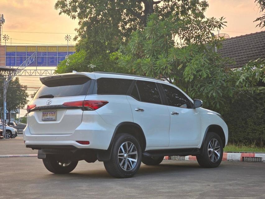 Toyota Fortuner 2.4 V 2WD ปี2015 จด2016 6