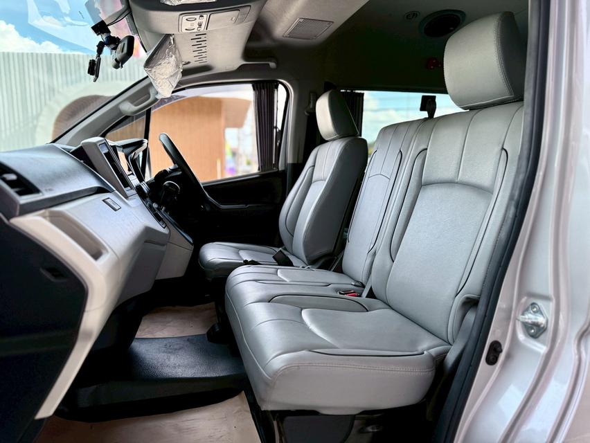 TOYOTA COMMUTER 2.8 2020  10