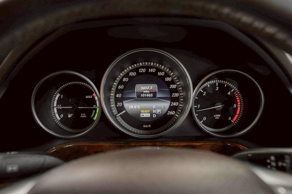 รหัสรถ 67GG7411 Mercedes Benz E300 Bluetec Hybrid 2014
