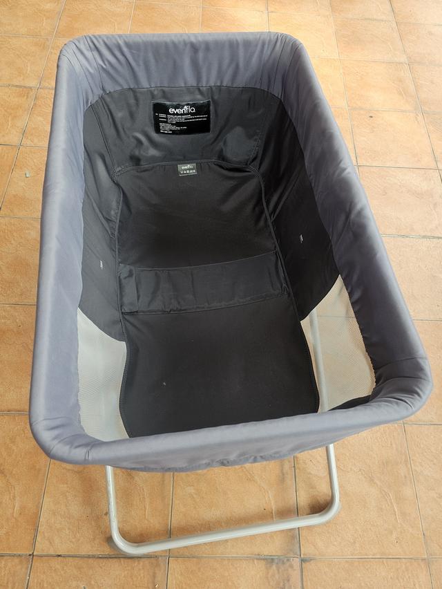 เปลเด็ก Evenflo เตียงเด็กพับเล็ก รุ่น Villi สำหรับเด็กแรกเกิด - 15 เดือน มือสอง สภาพดี