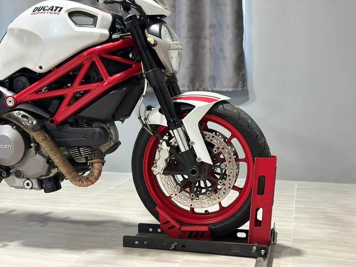 มอเตอร์ไซค์ Ducati Monster 796 รุ่นพิเศษ 2