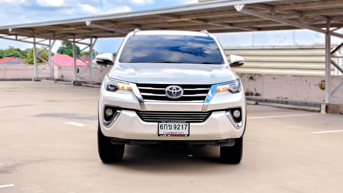 TOYOTA FORTUNER 2.4V A/T ปี 2016 จด 2017