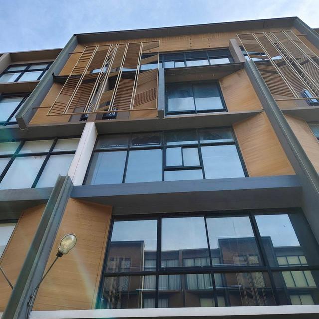 โฮมออฟฟิศ 5 ชั้น สไตล์ Modern Luxury Loft พร้อมลิฟต์ส่วนตัวThe Pride Sukhumvit 77 1