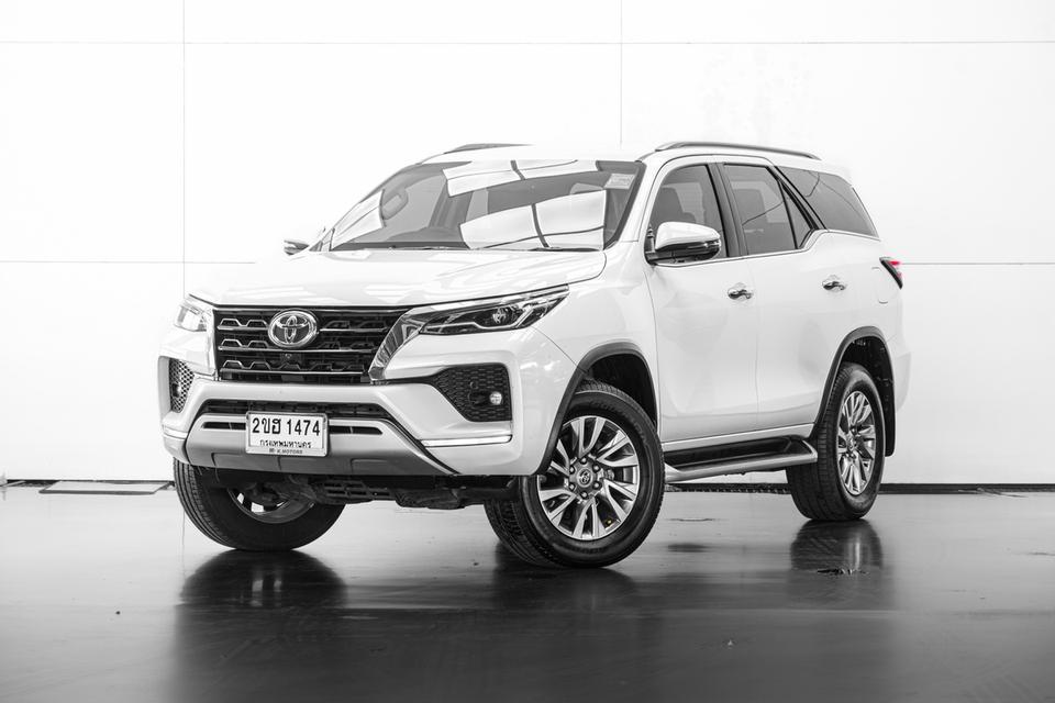 2022 TOYOTA FORTUNER 2.4 V 2WD SUV สีขาว เลขไมล์ 74065 กม.