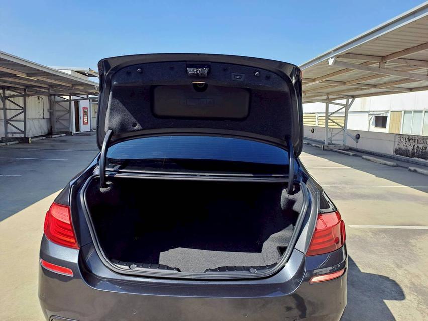BMW 520d (F10) ปี2011 รถสภาพสวยเดิมๆไม่เคยมีอุบัติเหตุ สีเทา 12