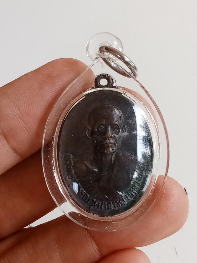 เหรียญที่ระลึกครบรอบ100ปีเนื้อนวโลหะหลวงพ่อมุ่ยวัดดอนไร่ปี2532พร้อมเลี่ยมกันนํ้า