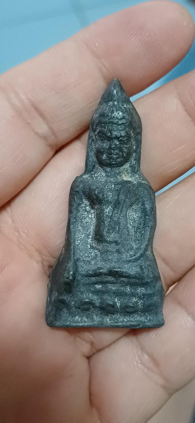 พระหูยาน พิมพ์กลาง เนื้อชินเงิน กรุวัดพระศรีฯ ลพบุรี 泰兰五大铅银古佛系列之——华富里府 哇帕ศรี Rattana 玛哈沓寺“中模 净银 帕胡ยาน（长耳佛）” รูปที่ 4