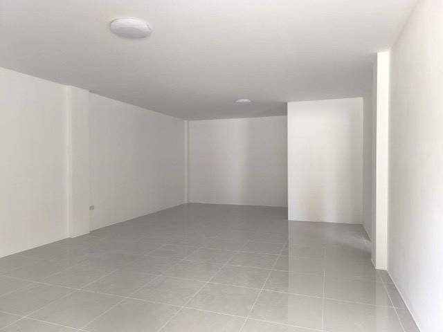 ให้เช่าโกดังพร้อมออฟฟิศ 2 ชั้น พื้นที่ใช้สอยรวม 540 ตารางเมตรทำเลศักยภาพ ใกล้ตลาดไท  คลองหลวง ปทุมธานี เหมาะสำหรับธุรกิจจัดเก็บสินค้า ศูนย์กระจายสินค้ 3