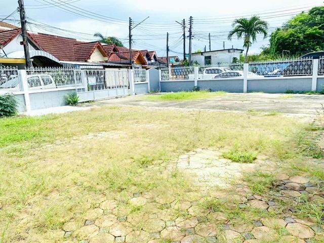 ให้เช่าบ้านกว้าง 102 Lotus ศรีราชา 1.4 กม.J Park ศรีราชา 2.9 กม. ตร.วา.ศรีราชา รร.ดาราสมุทร ศรีราชา 2.3 กม. 3 ห้องนอน 3