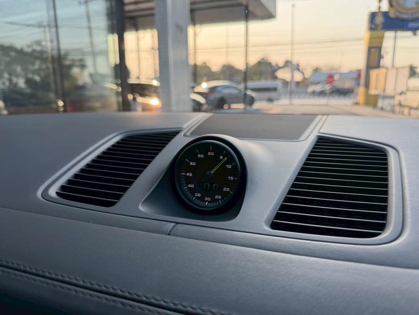 รหัสรถ KPV4781 2021 Porsche Cayenne S E-Hybrid Coupe สี Lava Orange รูปที่ 7