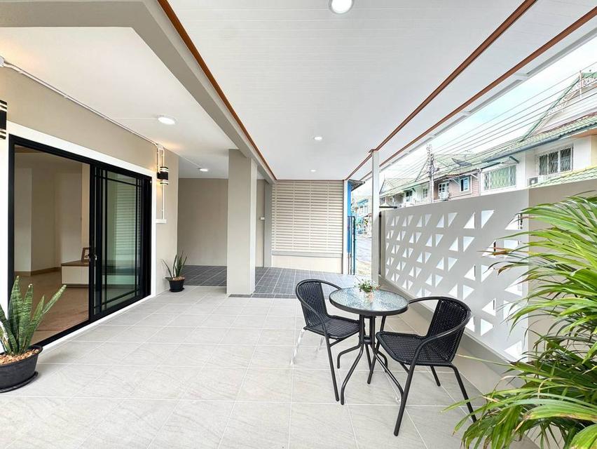 หมู่บ้านพฤกษา14A วัดลาดปลาดุก  ทาวน์เฮาส์ 2 ชั้น หลังมุม ตกแต่งใหม่พร้อมอยู่ มีห้องนอนชั้นล่าง 4
