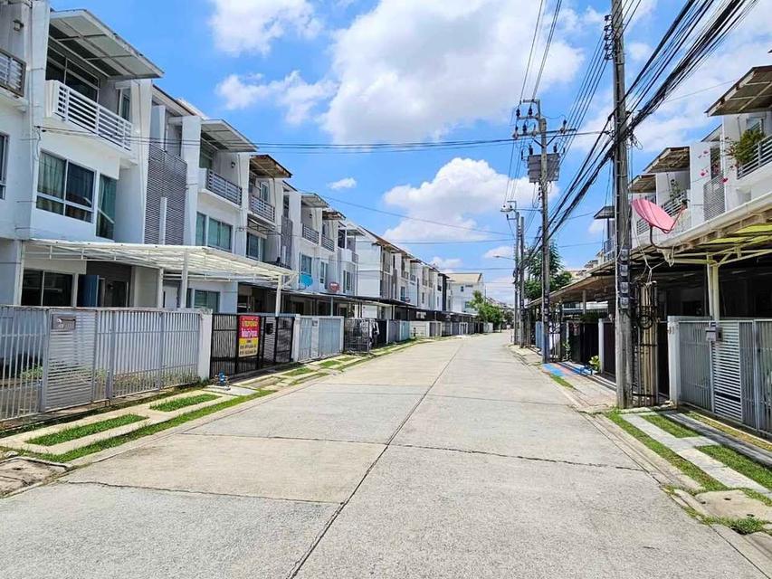  ขาย/เช่าบ้าน ทาวน์โฮม 3 ชั้นหมู่บ้าน " บ้านใหม่พระรามเก้า-ศรีนครินทร์  9