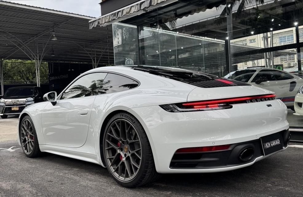Porsche 911 Carrera (992)