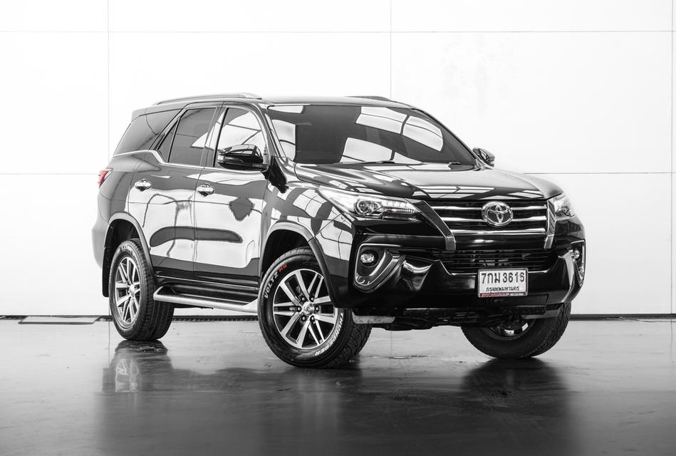 2018 TOYOTA FORTUNER 2.4 V 2WD SUV สีดำ ไมล์ 115083 กม.