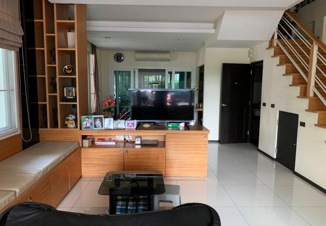 ขายทาวน์เฮ้าส์ หมู่บ้านภัทราวิลล่า 8 ซอยสตรีวิทยา 2 เนื้อที่ 21 ตร.ว. แต่งสวย พร้อมอยู่ 2