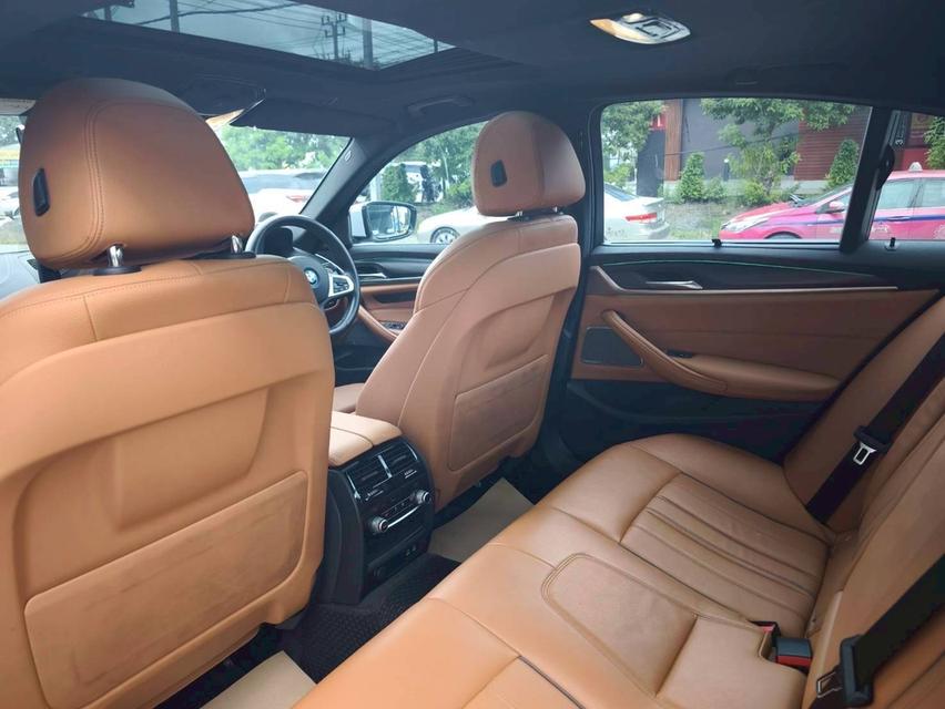 รหัสรถ KPV53 2022 BMW 530e 2.0 LCI Msport 13