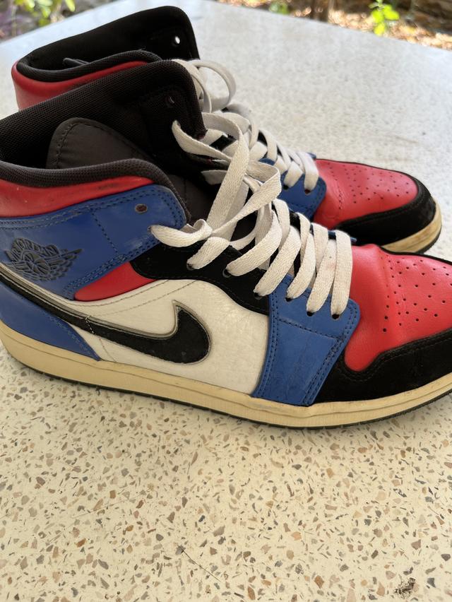 รองเท้า Nike Air Jordan 1 Mid Top3