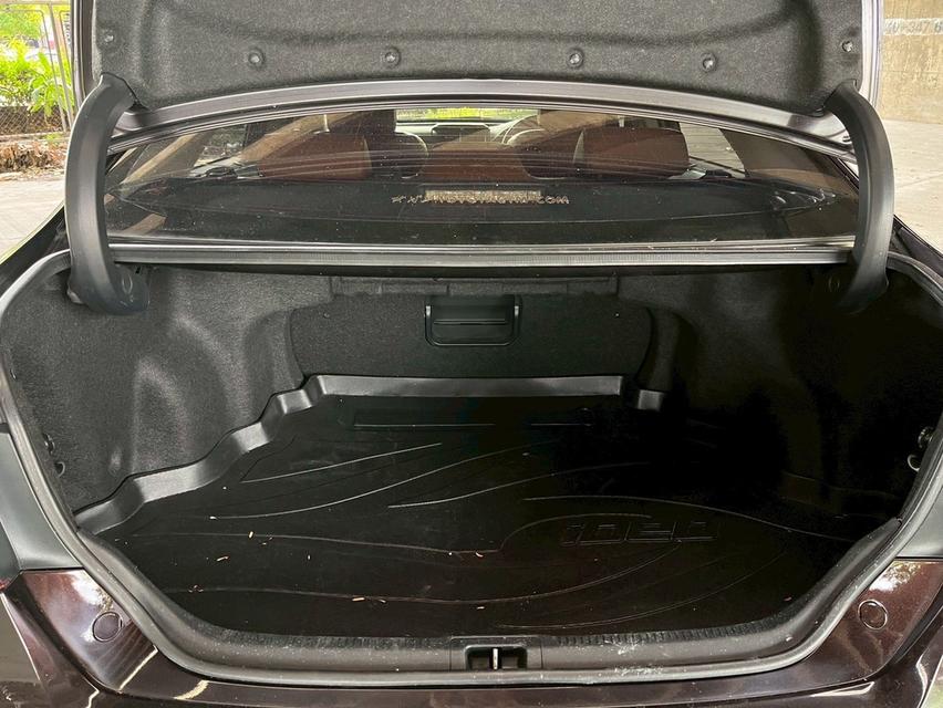 ขาย Toyota Camry 2.0G ปี18 13