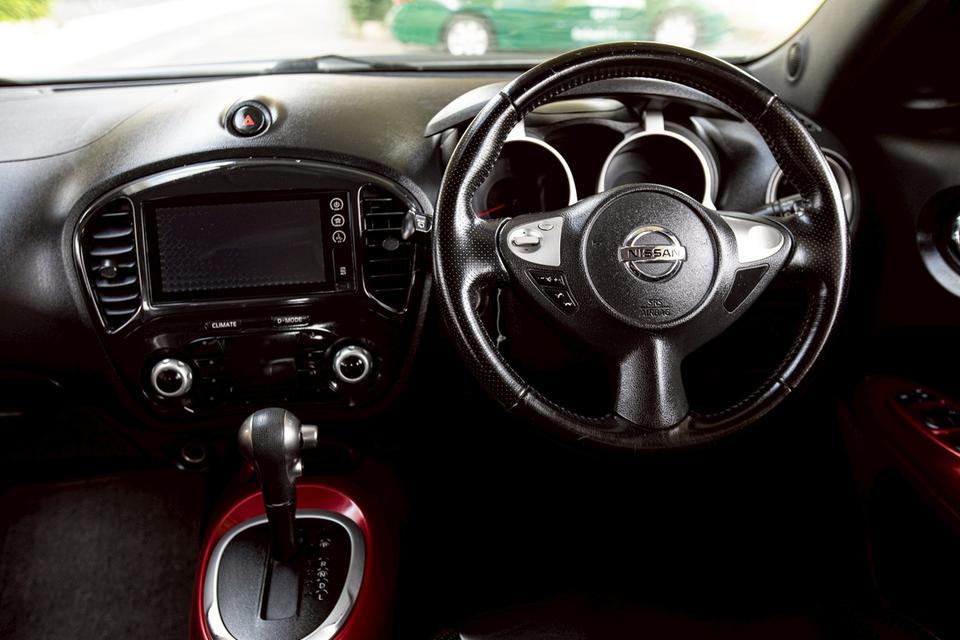 Nissan Juke 1.6V ปี 2014 สีเทา สวยเดิม มือเดียวป้ายแดง  14