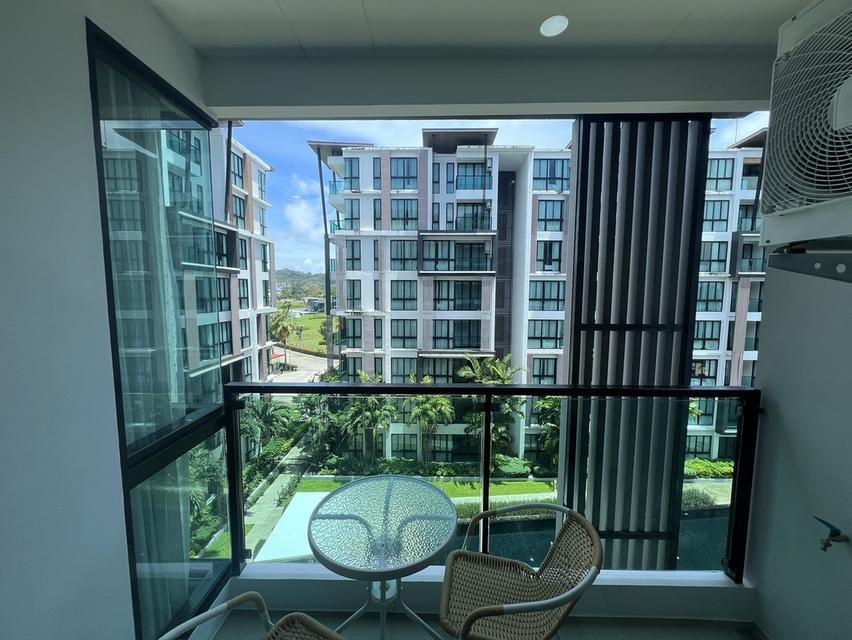 Royally Condo with Pool View 7