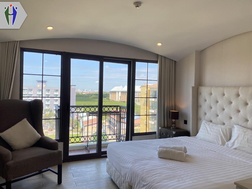 คอนโดให้เช่า เวเนเชี่ยน ใกล้หาดจอมเทียน •	ขนาด 23 ตารางเมตร สตูดิโอ •	เครื่องปรับอากาศ, ตู้เย็น •	ระเบียงวิวสระว่ายน้ำพร้อมเฟอร์นิเจอร์ครบชุด •	ครัวยุ 1