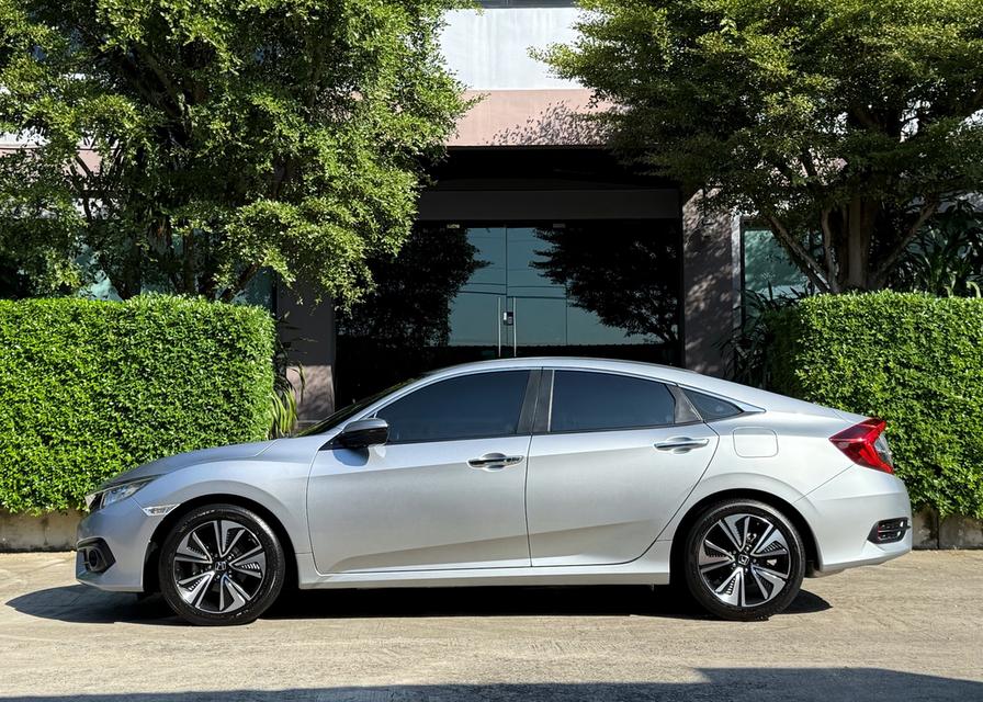 2018 HONDA CIVIC FC 1.5 TURBO รถมือเดียวออกป้ายแดง รถวิ่งน้อย เข้าศูนย์ทุกระยะ รถไม่เคยมีอุบัติเหตุครับ รูปที่ 5