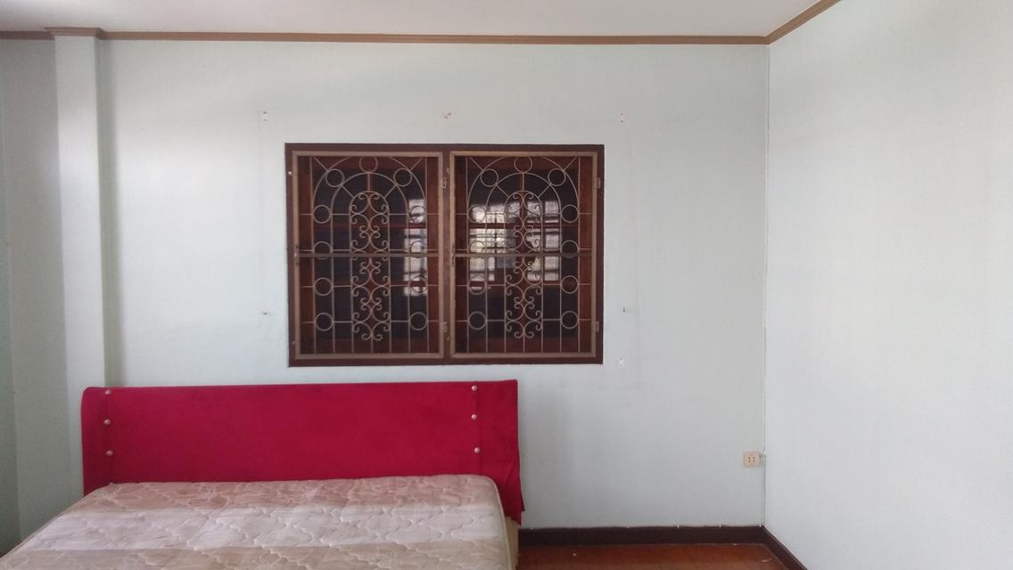 บ้านเดี่ยว 2 ชั้น 125 ตรว. หมู่บ้านหงส์ประยูร บางบัวทอง 3 ห้องนอน 2 ห้องน้ำ 2 ห้องรับแขก 1 ห้องครัว จอดรถ 10 คัน 17