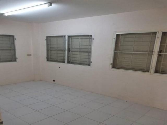 ให้เช่า บ้านเดี่ยว เนื้อที่ 200 ตร.วา ซอยพหลโยธิน30 มีบริเวณสวนร่มรื่นเหมาะอยู่อาศัย เดินทางสะดวก 15