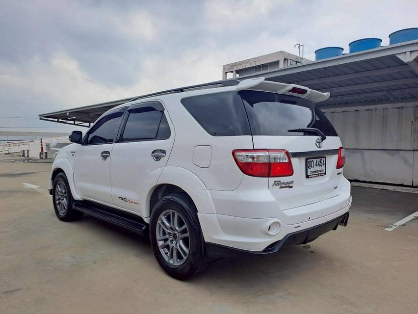 Toyota Fortuner 3.0 V รุ่น TRD Sportivo 4WD รุ่นท็อป ปี2011 สีขาว
