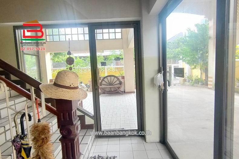 บ้านเดี่ยว ซอยสุขุมวิท 99 ตรงข้ามซอยสุขุมวิท 62 เนื้อที่ 115 ตรว. ถนนสุขุมวิท แขวงบางจาก เขตพระโขนง กรุงเทพมหานคร