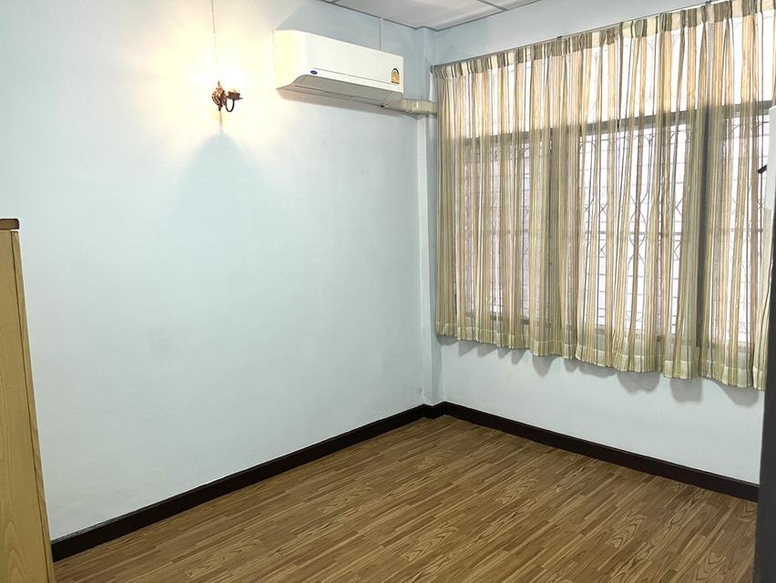 ขาย / ให้เช่า ทาวน์เฮ้าส์ 3 ชั้น ใจกลางเมือง สุทธิสาร–อินทามระ 14