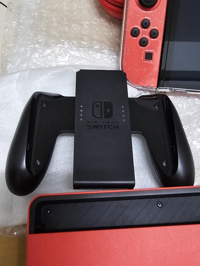 NINTENDO SWITCH OLED  10