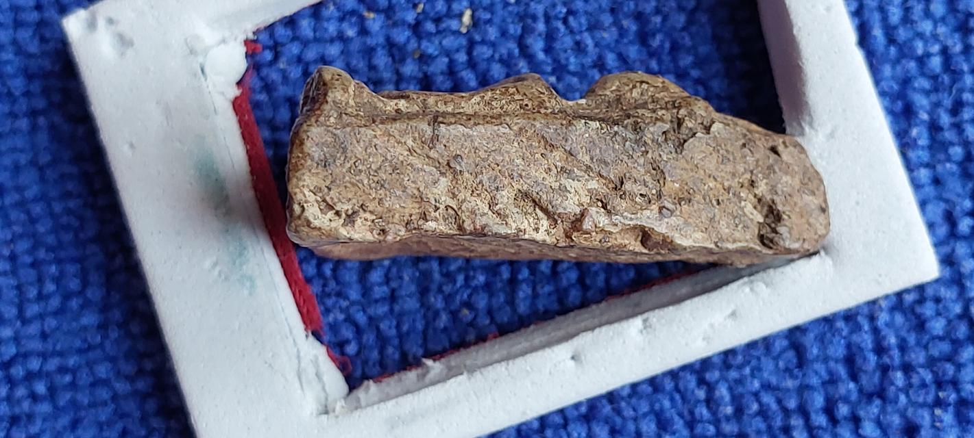 พระนางพญาพิมพ์เข่าตรง รูปที่ 4