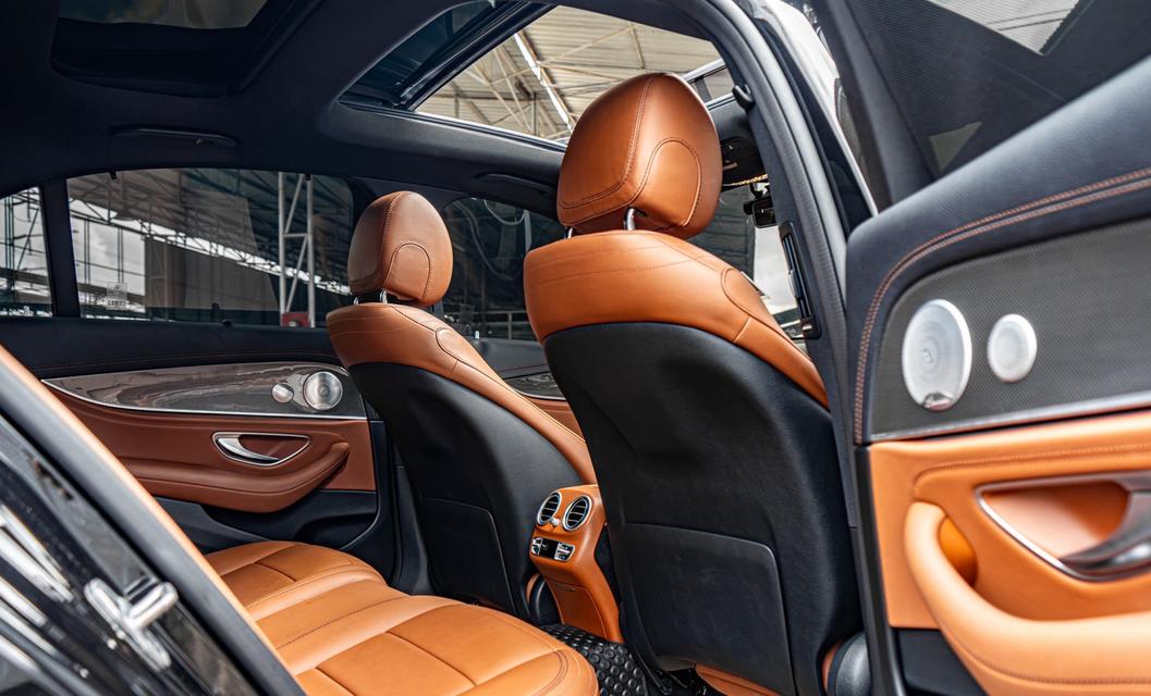 Mercedes-Benz E300e AMG 2.0 W213 AT 2020 ( 9กฬ 1023 )ไมล์ 133,xxx km.!!! ราคา 899,000 บาท รูปที่ 17