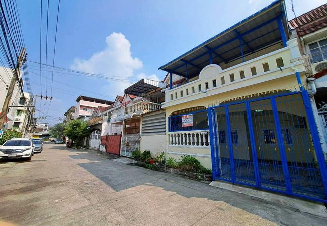 ขายทาวน์เฮ้าส์ หมู่บ้านธนะธานี ถนนสุคนธสวัสดิ์ ซอย 24 เขตลาดพร้าว กรุงเทพมหานคร 2