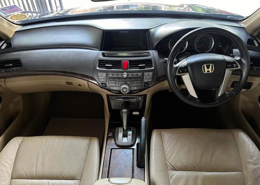 Honda Accord ปี 2010 สีดำ 5