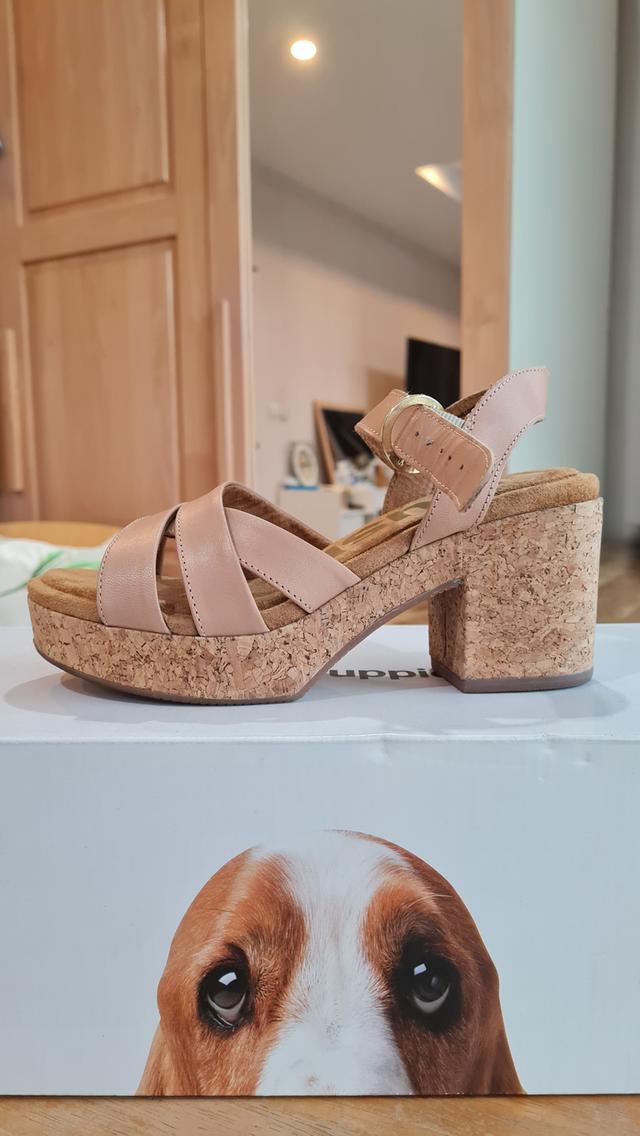 รองเท้า Hush Puppies